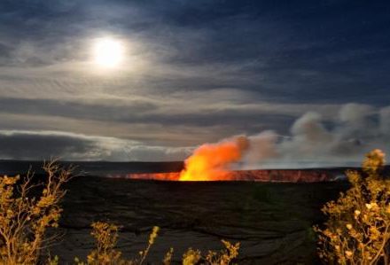 Séjour à Hawaii vision époustouflante du cratère volcanique en activité lors du circuit routedhawaii.com